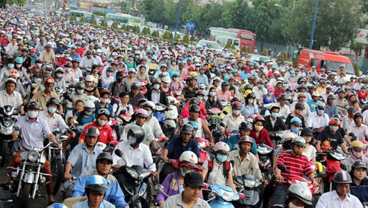 H&agrave; Nội sắp d&aacute;n tem cho xe m&aacute;y đ&atilde; nộp... &lsquo;thuế đường&rsquo;?