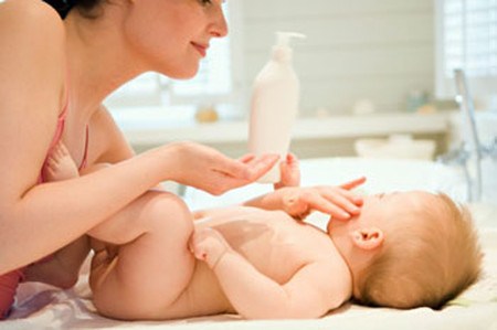 B&aacute;o động nguy cơ ung thư buồng trứng v&igrave; phấn r&ocirc;m