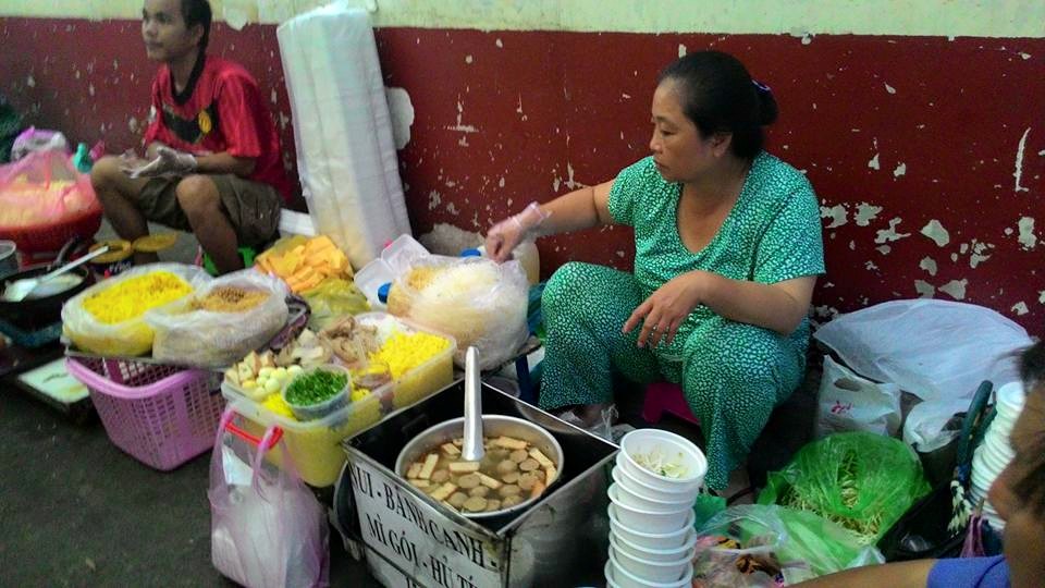 Một gian h&agrave;ng b&aacute;n b&aacute;nh canh, mỳ g&oacute;i, hủ tiếu - những m&oacute;n ăn vỉa h&egrave; đặc trưng của S&agrave;i G&ograve;n. 