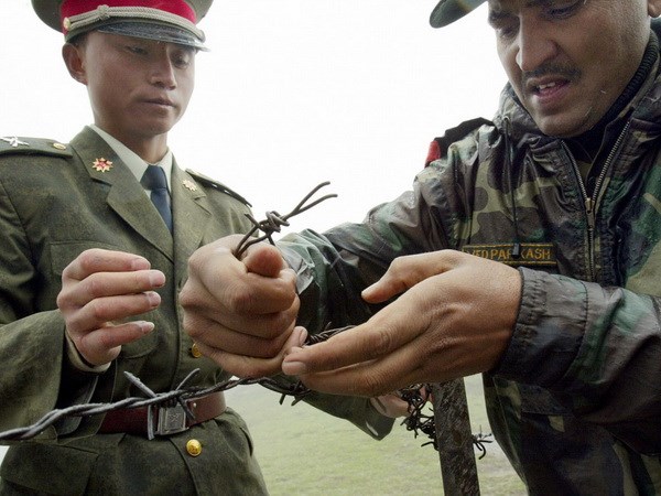 Qu&acirc;n đội Trung Quốc v&agrave; Ấn Độ tại bi&ecirc;n giới hai nước