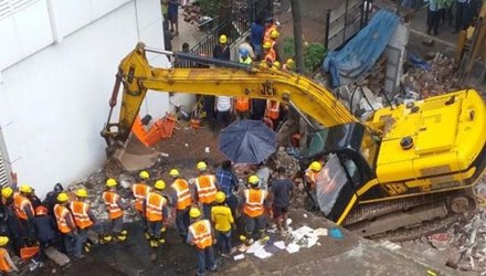 Hiện trường vụ sập chung cư khiến &iacute;t nhất 11 người chết, 7 người bị thương ở Ấn Độ