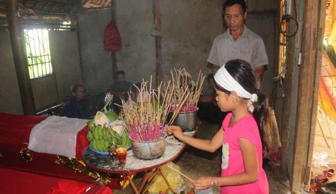 B&agrave;n thờ kh&ocirc;ng di ảnh của 2 ch&aacute;u b&eacute; bị s&aacute;t hại d&atilde; man