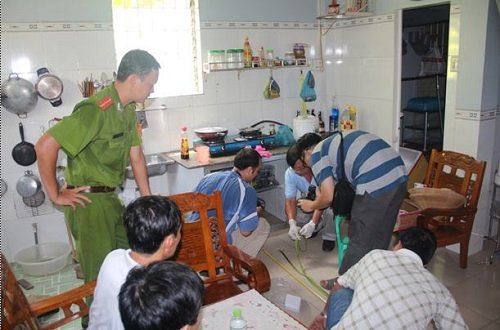 Hiện trường vụ &aacute;n mạng nghi l&agrave; cha giết con rồi tự s&aacute;t ở An Giang