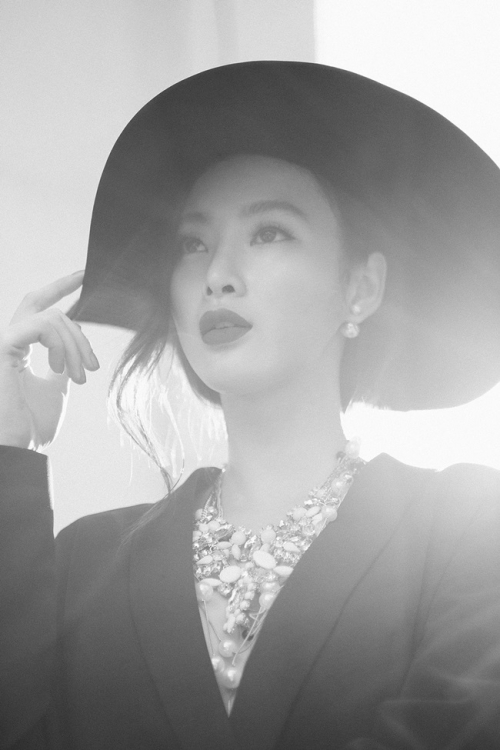 Angela Phương Trinh: Cổ điển nhưng vẫn &lsquo;hở bạo&rsquo;