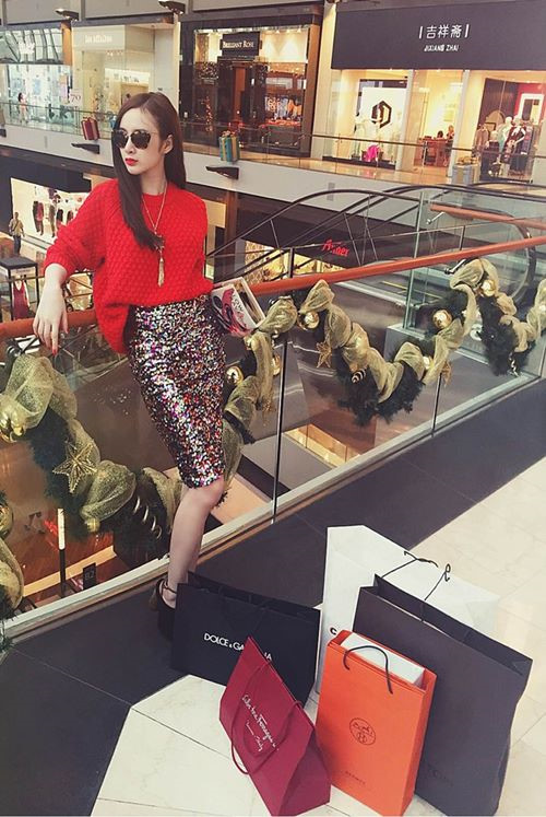 Angela Phương Trinh khiến bạn trai &lsquo;ph&aacute;t hoảng&rsquo; v&igrave; m&ecirc; đồ hiệu