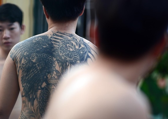 Nhiều tay anh chị giang hồ kh&eacute;t tiếng tung ho&agrave;nh một thời đ&atilde; bị c&aacute;c cơ quan c&ocirc;ng an bắt giữ v&agrave; khời tố