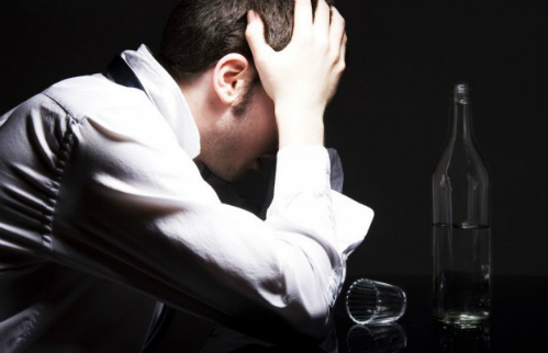 Cai rượu đột ngột khiến cơ thể kh&ocirc;ng kịp th&iacute;ch nghi