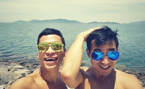 Nh&agrave; thiết kế Adrian Anh Tuấn c&ugrave;ng bạn trai đồng t&iacute;nh