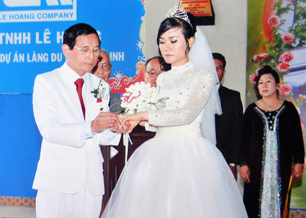 H&igrave;nh ảnh từ đ&aacute;m cưới của đại gia L&ecirc; &Acirc;n. Ảnh: Lao động