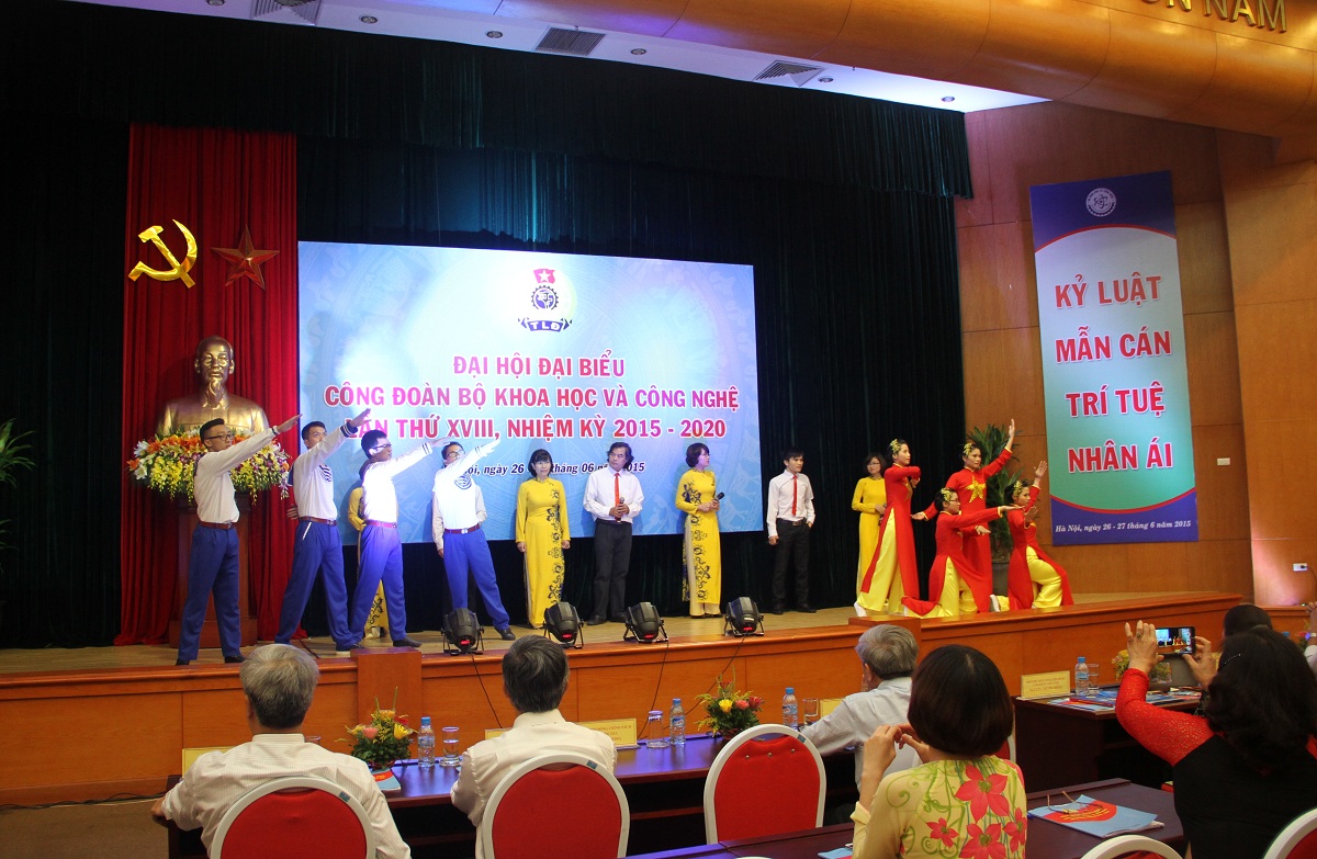 H&agrave;ng loạt tiết mục văn nghệ ca mua nhạc diễn ra ch&agrave;o mừng Đại hội Đại biểu C&ocirc;ng đo&agrave;n Bộ KH&CN lần thứ XVIII, nhiệm kỳ 2015 - 2020. C&aacute;c tiết mục n&agrave;y ca ngợi t&igrave;nh y&ecirc;u qu&ecirc; hương Đăng Ký 13Winvn Com Chính Thức, Đảng, B&aacute;c Hồ, giai cấp c&ocirc;ng nh&acirc;n...