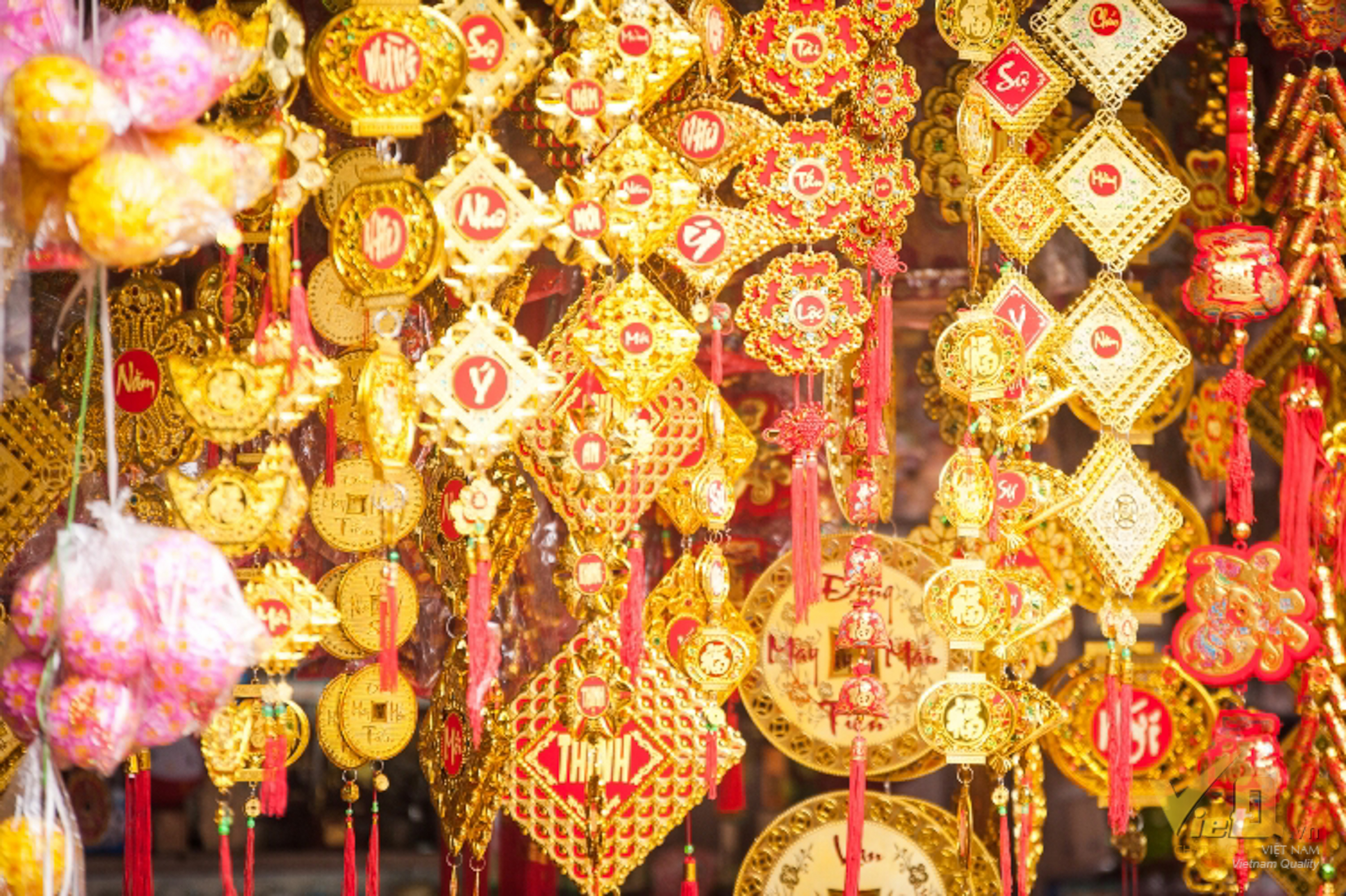 các sản phẩm hàng Mã tại các cửa hàng đa dạng, phong phú, giá trung bình tại các sản phẩm cũng “mềm” chứ không đắt đỏ hơn mọi năm.