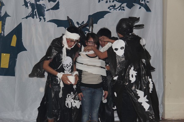 Các bạn sinh viên Đại học Vạn Xuân (Nghệ An) đã tổ chức lễ hội Halloween vào ngày 29/10 vừa qua 