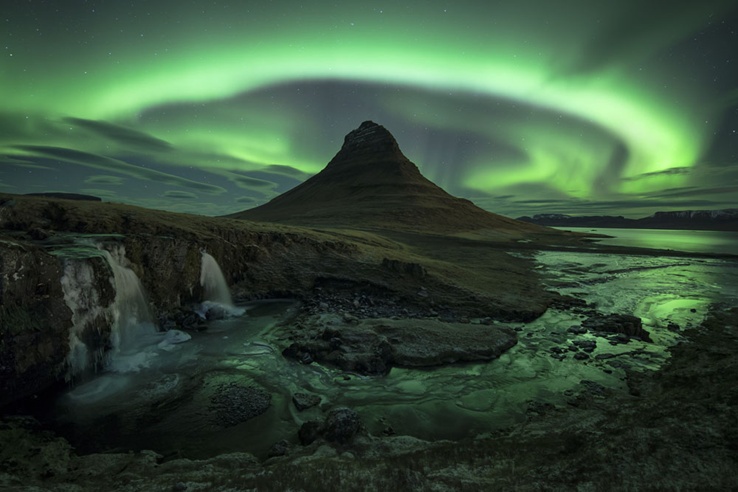 Đỉnh Kirkjufell được mệnh danh l&agrave; chốn bồng lai ti&ecirc;n cảnh tr&ecirc;n Tr&aacute;i Đất