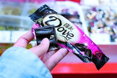 Socola Trung Quốc bị ph&aacute;t hiện c&oacute; lẫn hoa tai g&acirc;y mất vệ sinh an to&agrave;n 13Win OKVIP Cá cược bóng đá