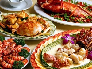 Những m&oacute;n ngon ng&agrave;y Tết thường nhiều dầu mỡ ảnh hưởng tới người bệnh gan