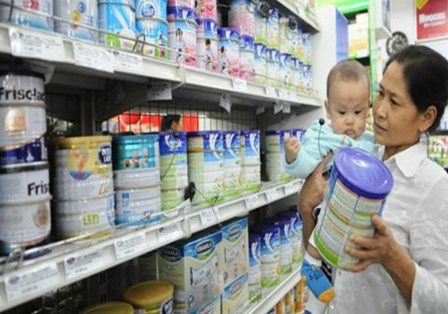 Gi&aacute; sữa bột trẻ em vẫn ở mức cao