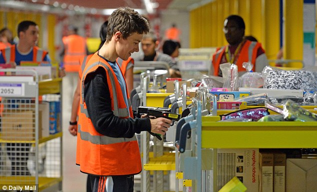 Nh&acirc;n vi&ecirc;n Amazon hầu hết l&agrave; người da trắng v&agrave; nam giới