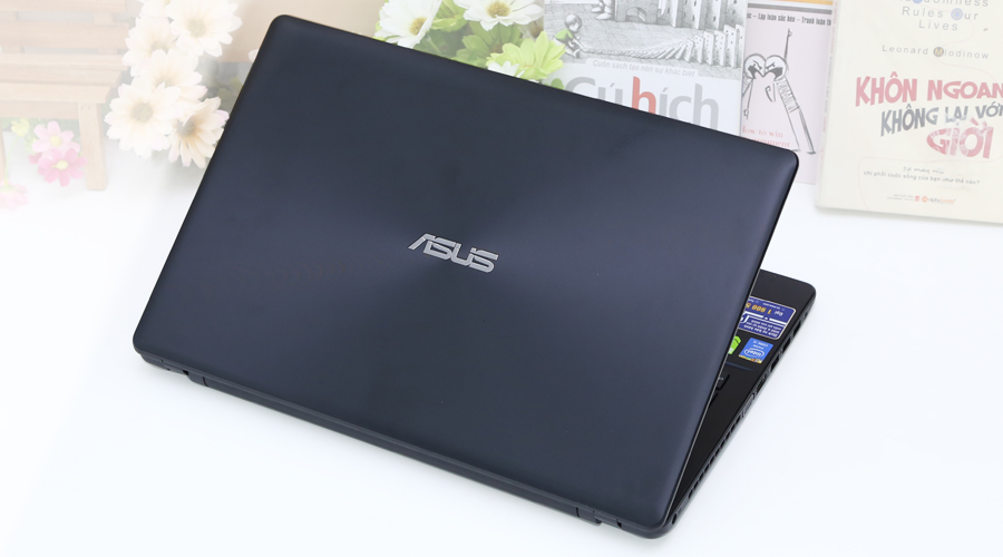 Asus P550LD sang trọng, lịch l&atilde;m trong top laptop gi&aacute; rẻ cấu h&igrave;nh mạnh