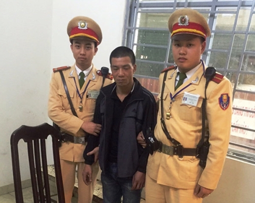 bỏ rơi bạn g&aacute;i để chạy