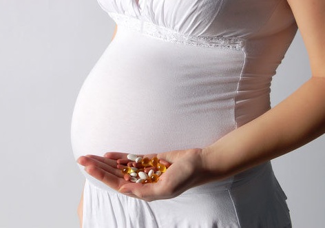 B&agrave; cầu cần tr&aacute;nh bổ sung qu&aacute; nhiều vitamin A trong thời gian mang thai bởi điều n&agrave;y c&oacute; thể dẫn đến sẩy thai