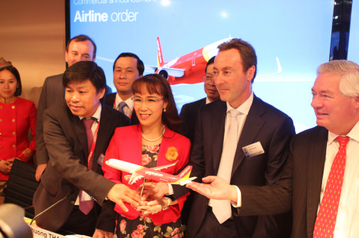 Tháng 9/2013, bà Phương Thảo và ông Thanh Hùng được báo chí và dư luận quan tâm, sau khi có thông tin VietJet Air của họ đặt mua 100 máy bay Airbus trị giá 9,1 tỷ USD 