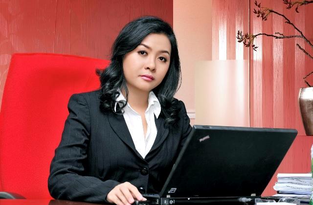 Bà Trần Uyên Phương ngỏ ý muốn nhận đỡ đầu bé Khánh Vân như một cách tri ân đến Đại tá Trần Quang Khải