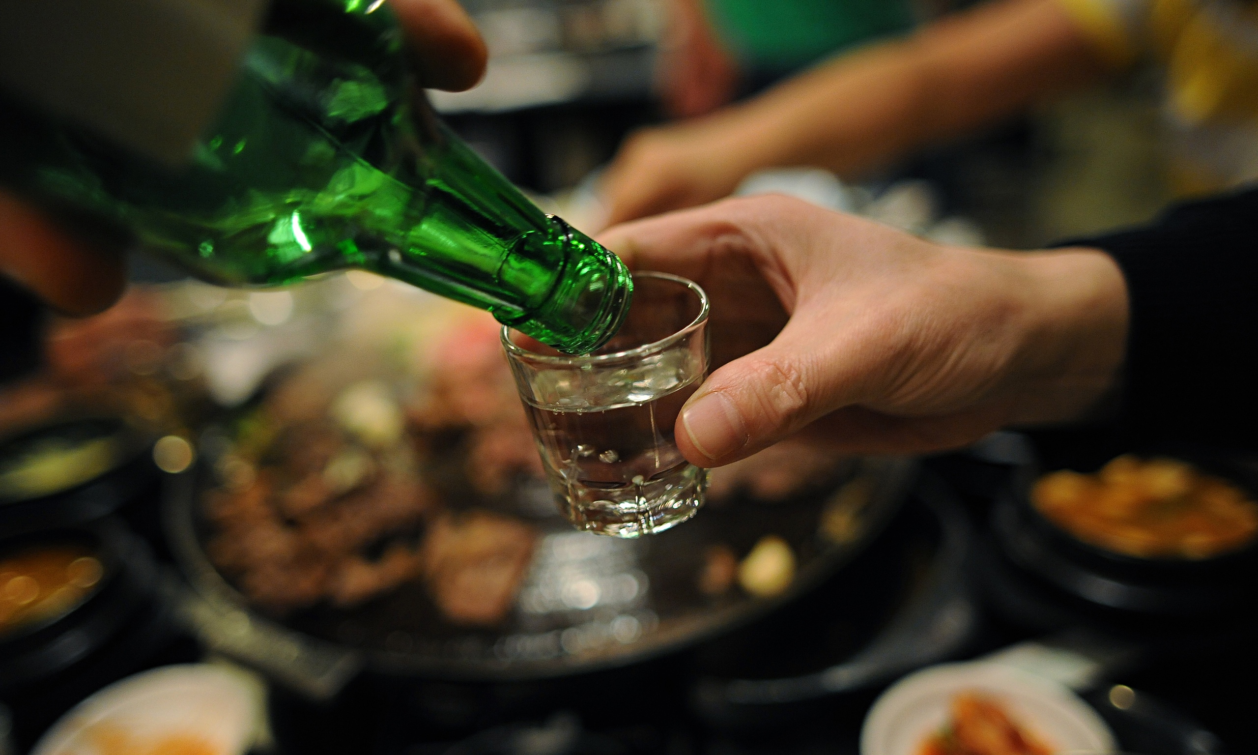 Cần lưu &yacute; kh&ocirc;ng n&ecirc;n cho người say rượu, ngộ độc rượu uống thuốc c&oacute; t&aacute;c dụng bổ gan