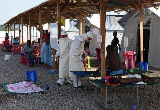 C&aacute;c nh&acirc;n vi&ecirc;n y tế chết v&igrave; phơi nhiễm Ebola