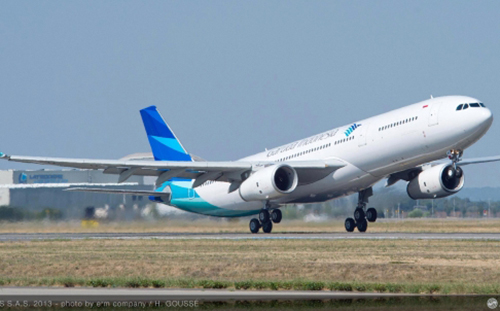 Một m&aacute;y bay của h&atilde;ng h&agrave;ng kh&ocirc;ng Garuda Indonesia
