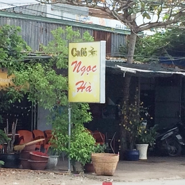 Qu&aacute;n cafe nơi diễn ra hiện tượng mua b&aacute;n d&acirc;m