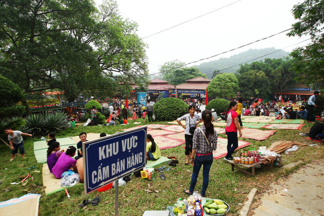 Đền Hùng ngập rác Đền Hùng ngập rác