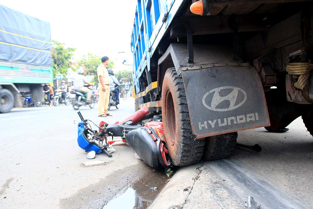 Hiện trường vụ tai nạn giao th&ocirc;ng khiến 2 cha con thương vong