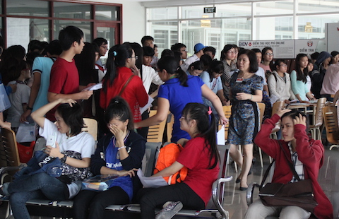 Sau khi gặp tai nạn giao th&ocirc;ng, th&iacute; sinh Lưu Hải Yến bị cho&aacute;ng, kh&ocirc;ng nhớ được số ph&ograve;ng thi v&agrave; m&ocirc;n thi