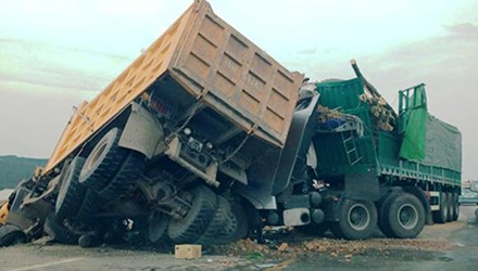 Hiện trường vụ tai nạn giao th&ocirc;ng khiến t&agrave;i xế Nghĩa tử nạn