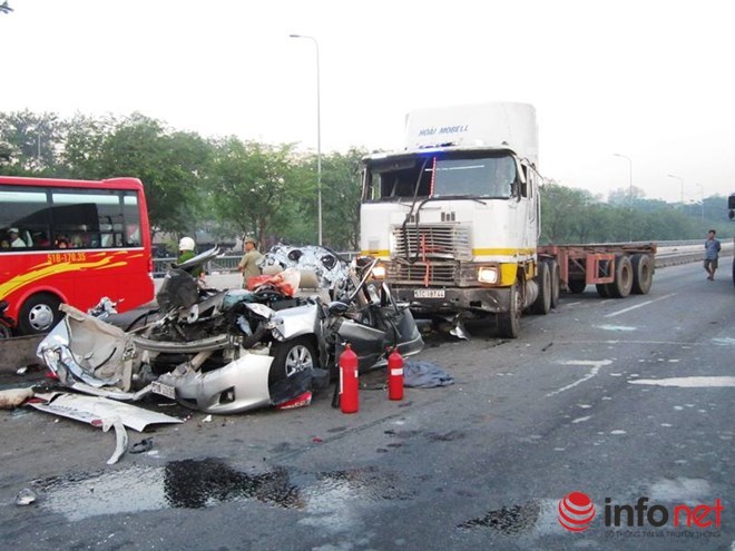 Hiện trường vụ tai nạn giao th&ocirc;ng thảm khốc khiến 5 người thiệt mạng tại TPHCM