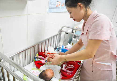Sau một tuần nằm ph&ograve;ng chăm s&oacute;c đặc biệt, 13Win19 ưu đãi hấp dẫn b&eacute; sơ sinh bị sinh non sau tai nạn giao th&ocirc;ng tiến triển tốt v&agrave; hiện c&oacute; thể xuất viện