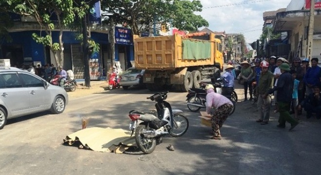 Hiện trường vụ tai nạn giao th&ocirc;ng khiến b&agrave; Y&ecirc;n tử vong tại chỗ