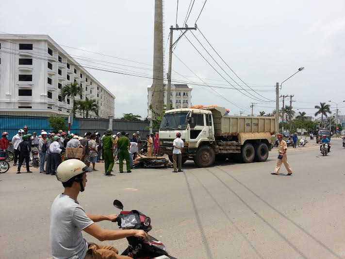 iện trường vụ tai nạn giao th&ocirc;ng nghi&ecirc;m trọng khiến một học sinh lớp 10 tử vong