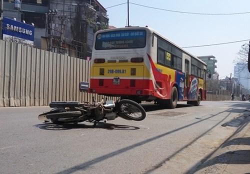 Tuyến đường n&agrave;y từng xảy ra nhiều vụ tai nạn giao th&ocirc;ng chết người giữa xe bu&yacute;t v&agrave; xe m&aacute;y