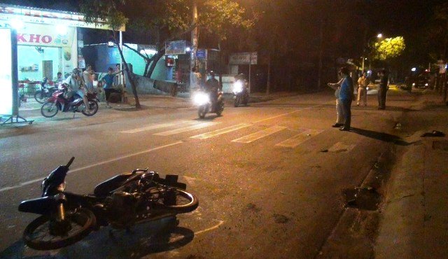 T&agrave;i xế xe ben tăng ga th&aacute;o chạy khỏi hiện trường sau khi g&acirc;y tai nạn giao th&ocirc;ng nghi&ecirc;m trọng