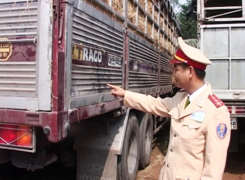 Chi&ecirc;́c xe tải g&acirc;y tai nạn giao th&ocirc;ng đang bị tạm giữ tại cơ quan chức năng