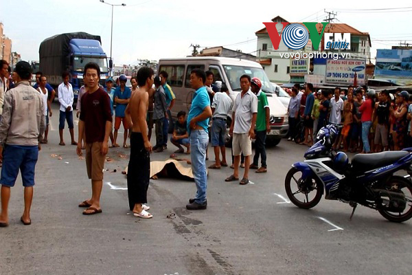 Hiện trường vụ tai nạn giao th&ocirc;ng thương t&acirc;m khiến cụ b&agrave; c&acirc;m điếc b&aacute;n v&eacute; số tử vong