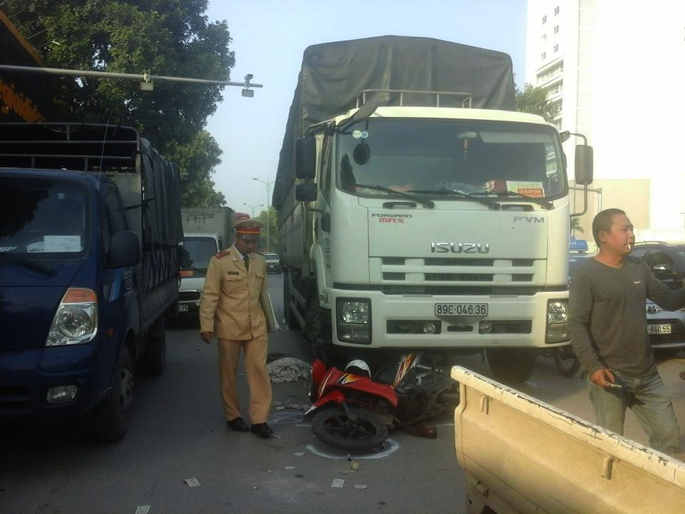 Nguy&ecirc;n nh&acirc;n vụ tai nạn giao th&ocirc;ng chết người tại ng&atilde; ba Phạm Văn Đồng &ndash; Ho&agrave;ng Quốc Việt vẫn đang được l&agrave;m r&otilde;