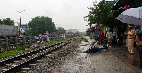 Hiện trường một vụ tai nạn giao th&ocirc;ng đường sắt ở H&agrave; Nội hồi đầu th&aacute;ng 9