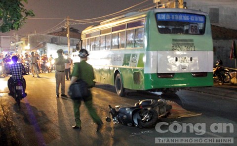 Hiện trường vụ tai nạn giao th&ocirc;ng được phong tỏa