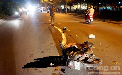 Hiện trường vụ tai nạn giao th&ocirc;ng li&ecirc;n ho&agrave;n