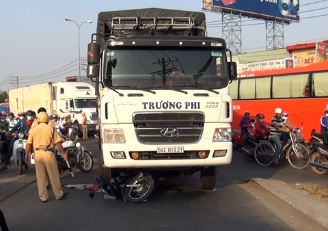 Hiện trường vụ tai nạn giao th&ocirc;ng khiến c&ocirc; gi&aacute;o Quỳnh phải nhập viện cấp cứu