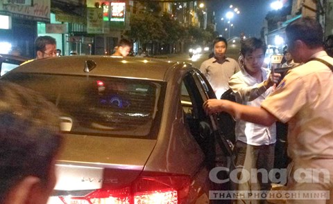 T&agrave;i xế &ocirc; t&ocirc; Lương Thanh Vũ chỉ mặt chống đối lực lượng chức năng sau khi g&acirc;y tai nạn giao th&ocirc;ng