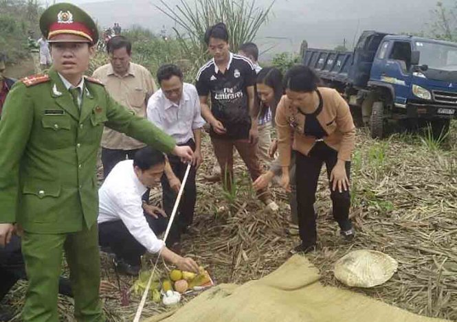 Hiện trường vụ tai nạn giao th&ocirc;ng xảy ra tại x&atilde; Thạch Tượng l&agrave;m 1 người chết, 14 người bị thương s&aacute;ng 20/3