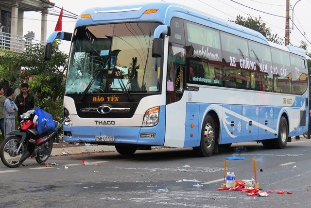 Hiện trường vụ tai nạn giao th&ocirc;ng khiến đ&ocirc;i vợ chồng chết thảm